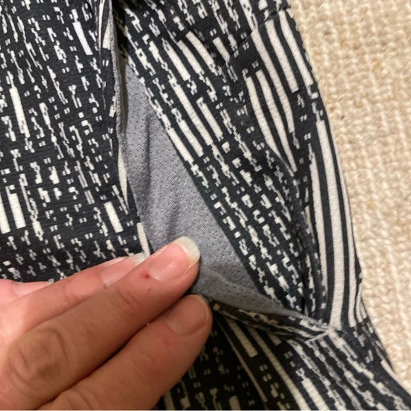 Nike Dri-FIT Black and Gray Shorts - Picture 3 of 11